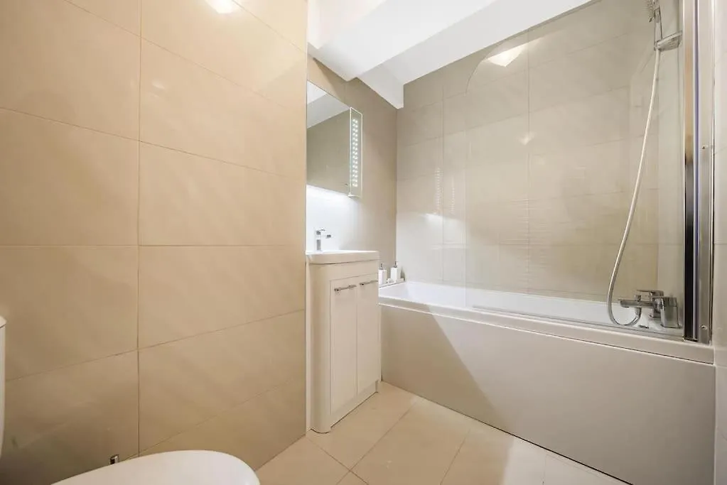 Apartment Modern 3 Bedroom, 3 Bathroom, Parking, River View London United Kingdom