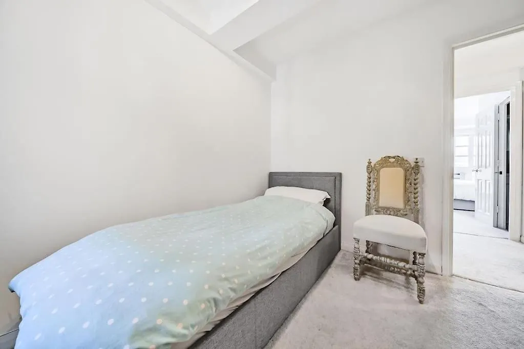 Modern 3 Bedroom, 3 Bathroom, Parking, River View London United Kingdom