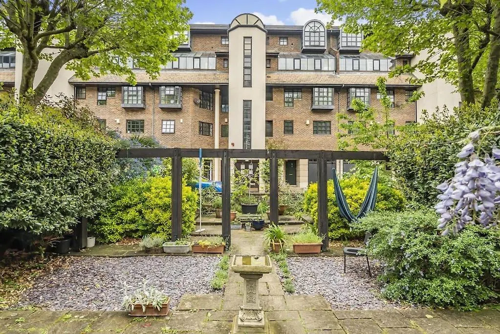 Modern 3 Bedroom, 3 Bathroom, Parking, River View London United Kingdom