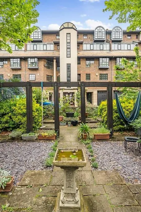 Modern 3 Bedroom, 3 Bathroom, Parking, River View London 0*,