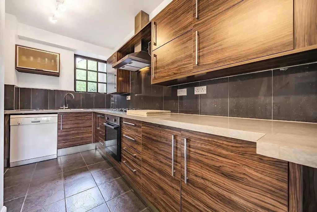 Apartment Modern 3 Bedroom, 3 Bathroom, Parking, River View London